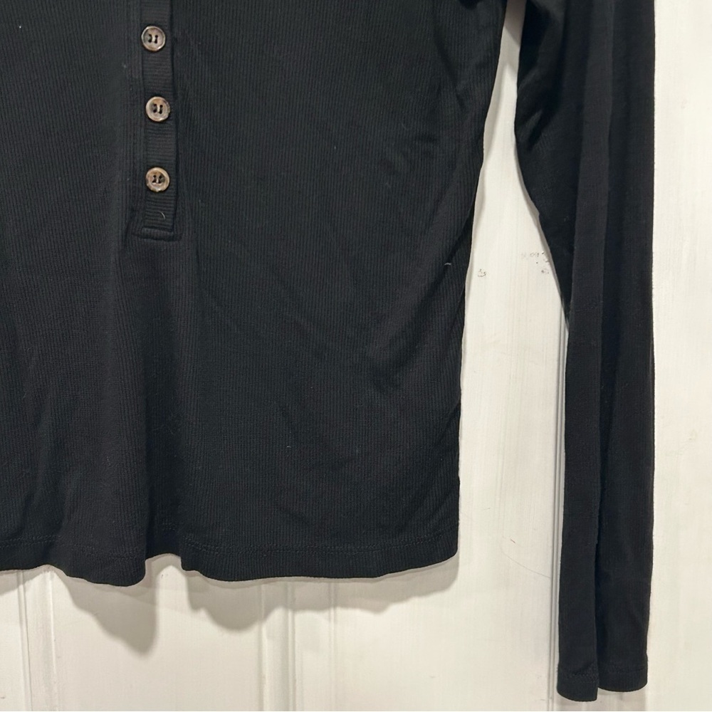 Marine Layer Lexi Ribbed 5 Button Henley V-Neck Long Sleeve Black Basic Top Sz M - Picture 3 of 9